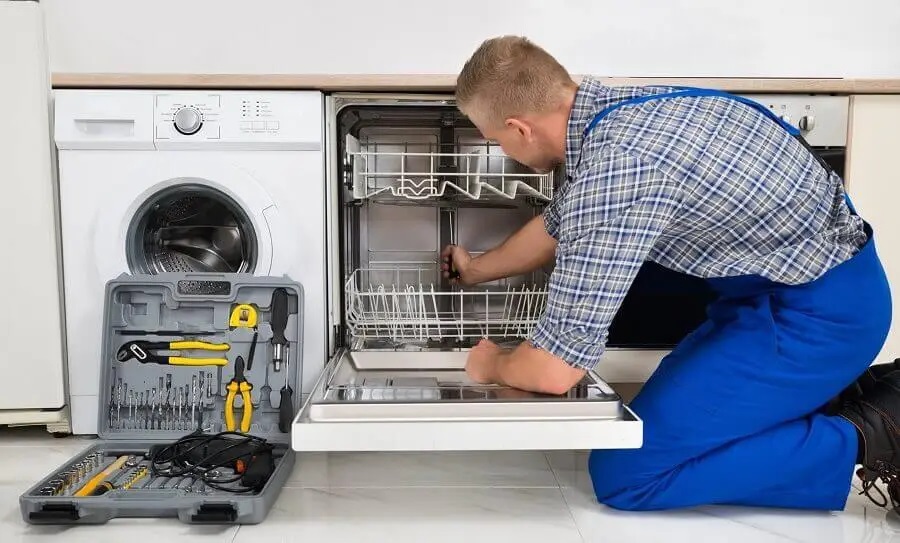 Avcılar Panasonic servisi teknisyen ekibi beyaz eşya tamiri yaparken